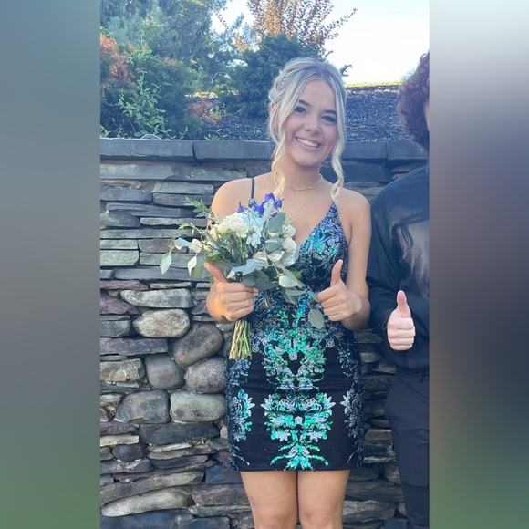 Black, Blue Sequins Homecoming dress! Jasz size 4! - Picture 5 of 5